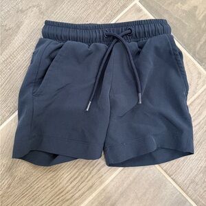 2t Boys Vineyard Vines Performance shorts in navy